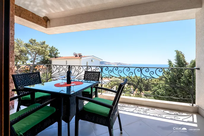 Stunning House with Sea View and Pool for Sale